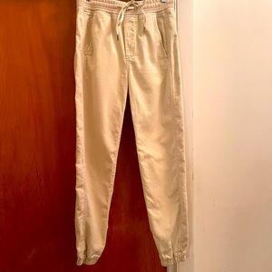 Nice cotton joggers from GAP!! Never been worn but I did wash them once.